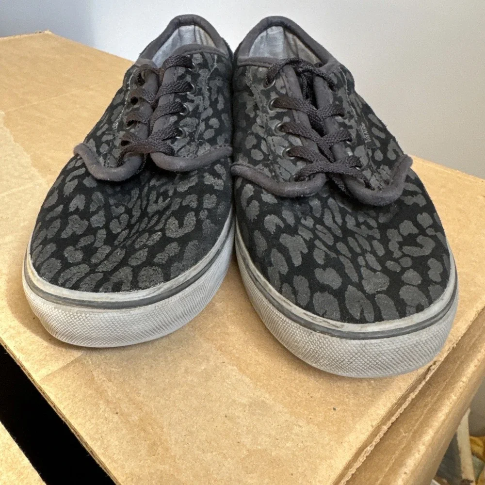 Vans Suede Leather Skateboard Sneakers Shoes Womens 9 Low Top Black Animal Print